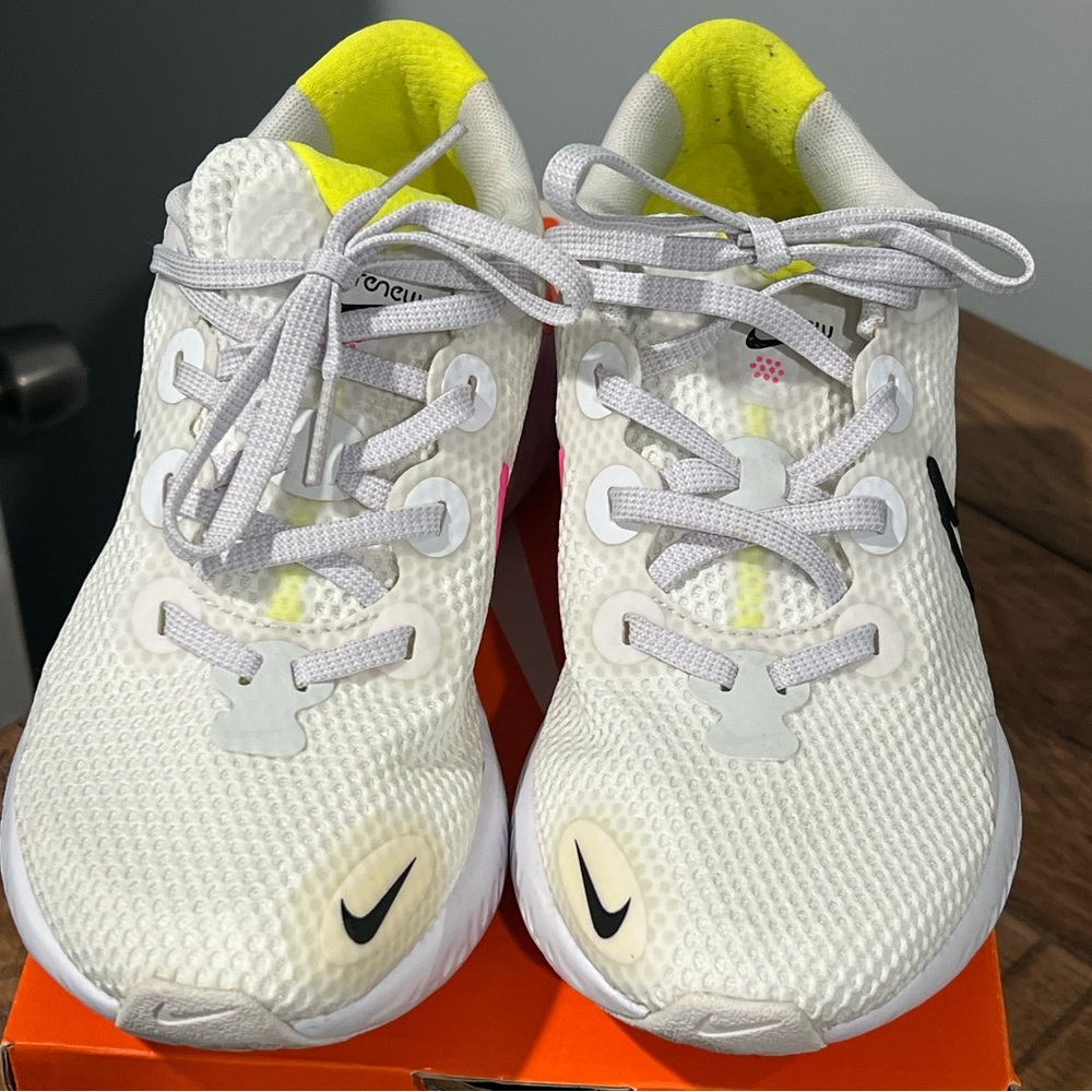 (WMNS) Nike Renew Run 'Platinum Pink Blast' CK6360-005